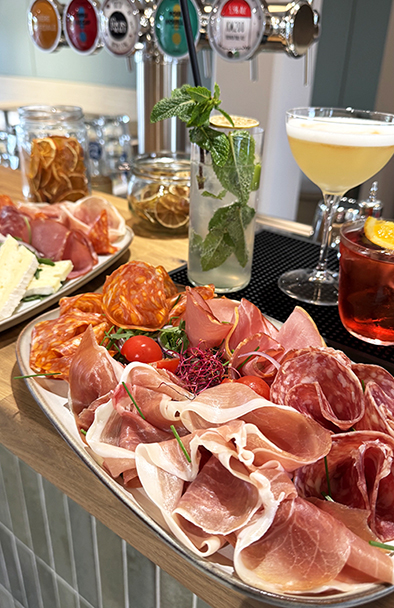 Planche apéritive et cocktails